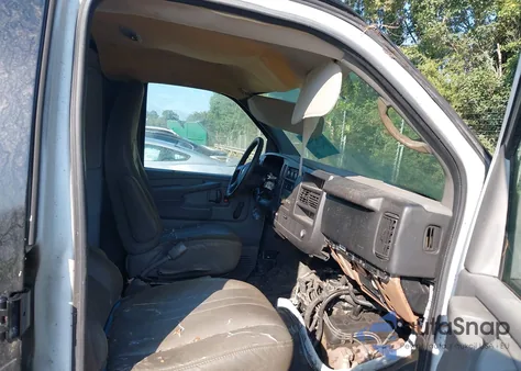 2012 Chevrolet Express 1500 Work Van z USA, uszkodzony, nr VIN 1GCSGAFX5C1140025